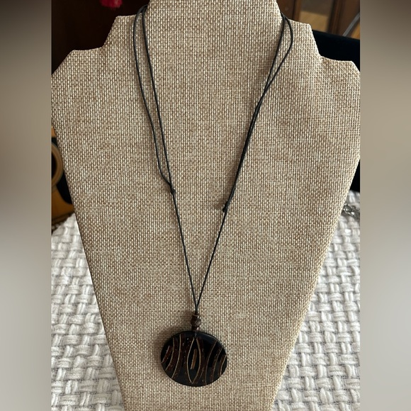 Adjustable Bohemian style, rope medallion necklace. - Picture 1 of 4